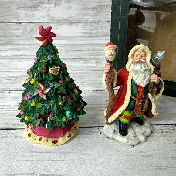 Vintage Roman Christmas Around the World German Santa And Dutch Tree 1996